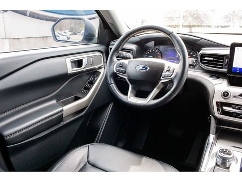 Used 2023 Ford Explorer XLT w/ Equipment Group 202A image 13