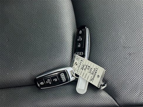 Used 2021 Audi Q8 Premium Plus w/ Premium Plus Package image 34