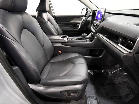 Used 2024 Toyota Grand Highlander XLE image 19