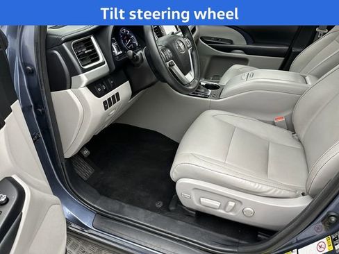 Used 2017 Toyota Highlander XLE image 13