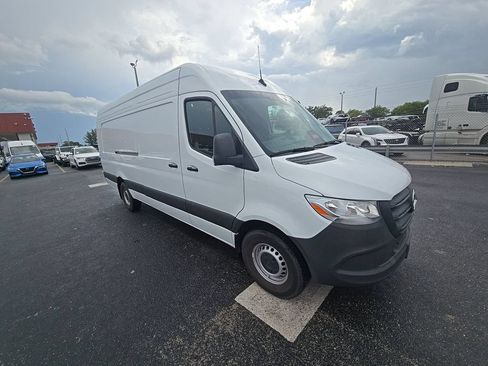 Used 2025 Mercedes-Benz Sprinter 2500 image 3