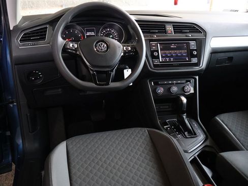 Used 2018 Volkswagen Tiguan S image 23