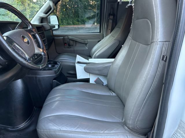 Used 2018 Chevrolet Express 2500 w/ Driver Convenience Package RWD image 9