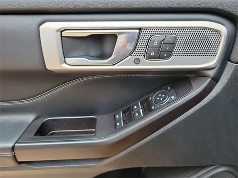 Used 2020 Ford Explorer Limited image 12