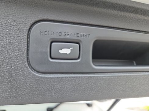 Used 2025 Honda Pilot EX-L image 12