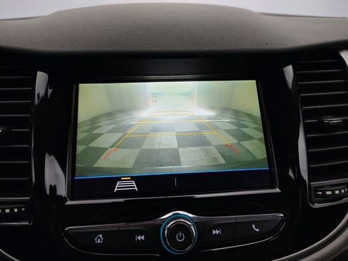 Used 2019 Chevrolet Trax LT w/ LT Convenience Package FWD image 4