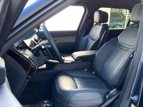 Used 2025 Land Rover Range Rover Sport SE image 9