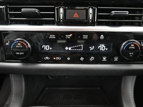 Used 2025 Nissan Pathfinder SL image 29