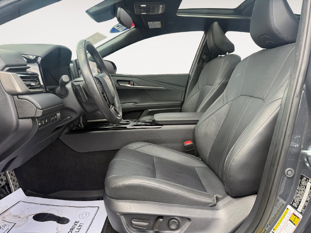 Used 2025 Toyota Camry XSE FWD image 9
