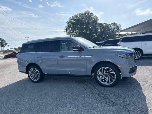 Used 2025 Lincoln Navigator Reserve AWD/4WD image 14
