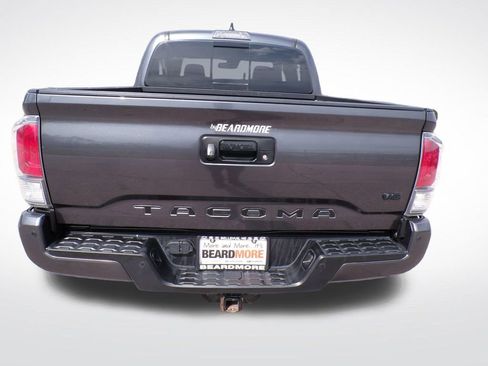 Used 2021 Toyota Tacoma TRD Sport w/ TRD Premium Sport Package AWD/4WD image 3