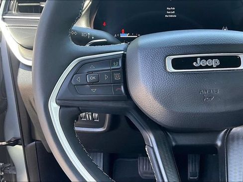 Used 2023 Jeep Grand Cherokee L Laredo AWD/4WD image 18