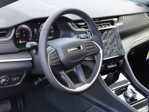 New 2025 Jeep Grand Cherokee Altitude AWD/4WD image 10