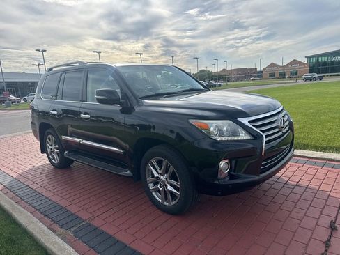 Used 2013 Lexus LX 570 4WD w/ Luxury Pkg image 6