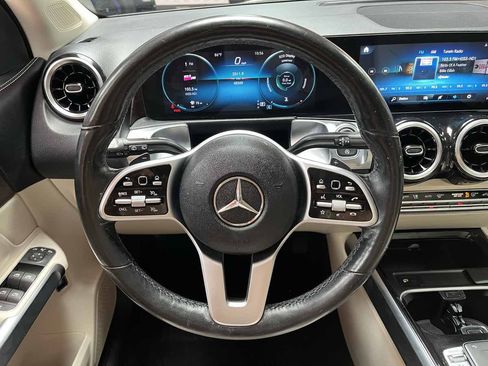 Used 2020 Mercedes-Benz GLB 250 4MATIC w/ Premium Package image 12