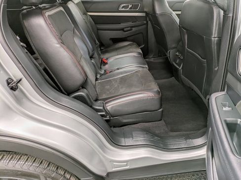 Used 2018 Ford Explorer XLT w/ Equipment Group 202A image 25