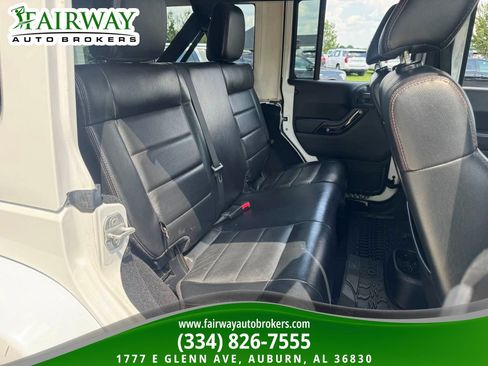 Used 2012 Jeep Wrangler Unlimited Sahara AWD/4WD image 13