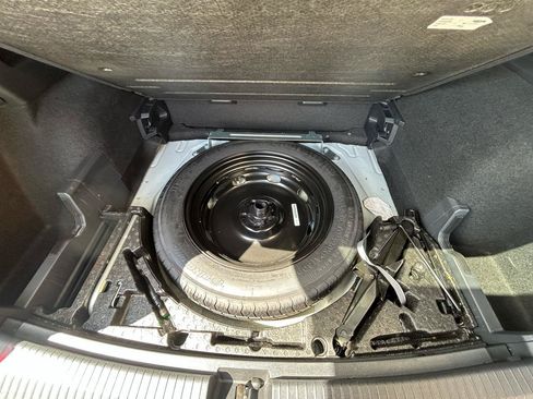 Used 2020 Volkswagen Tiguan SEL AWD/4WD image 22