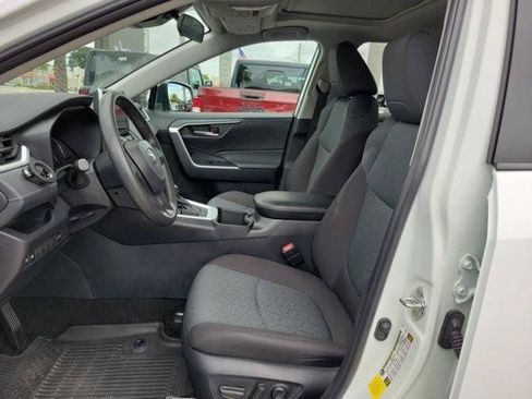 Used 2025 Toyota RAV4 XLE w/ Convenience Package FWD image 18