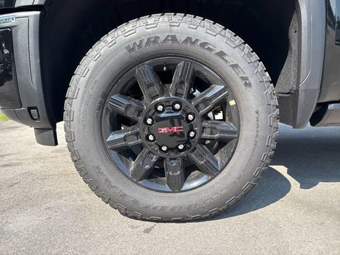 New 2026 GMC Sierra 2500 AT4 w/ AT4 Premium Plus Package AWD/4WD image 10