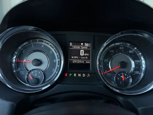 Used 2014 Chrysler Town & Country Touring image 27