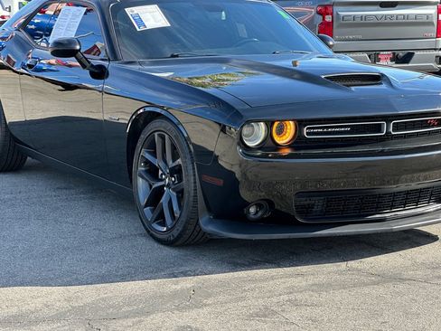 Used 2019 Dodge Challenger R/T w/ Driver Convenience Group RWD image 11