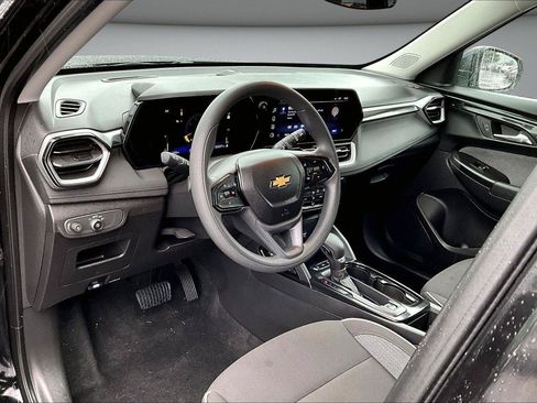 Used 2025 Chevrolet TrailBlazer LT FWD image 15