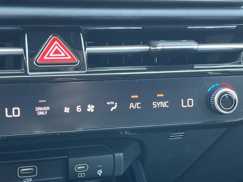 New 2025 Kia Niro SX Touring image 8