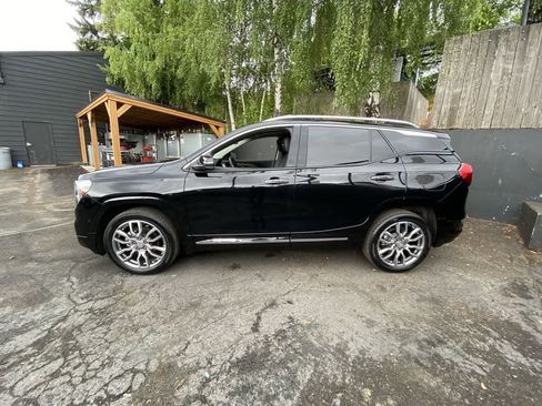 Used 2022 GMC Terrain Denali w/ Denali Premium Package AWD/4WD image 3