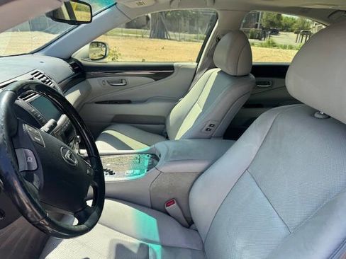 Used 2007 Lexus LS 460 image 32