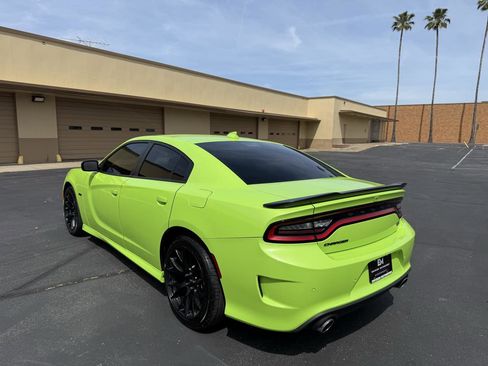 Used 2023 Dodge Charger R/T w/ Plus Group RWD image 5