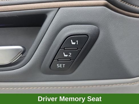 Used 2024 Toyota Venza XLE image 21