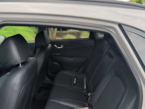 Used 2022 Hyundai Kona Limited FWD image 7