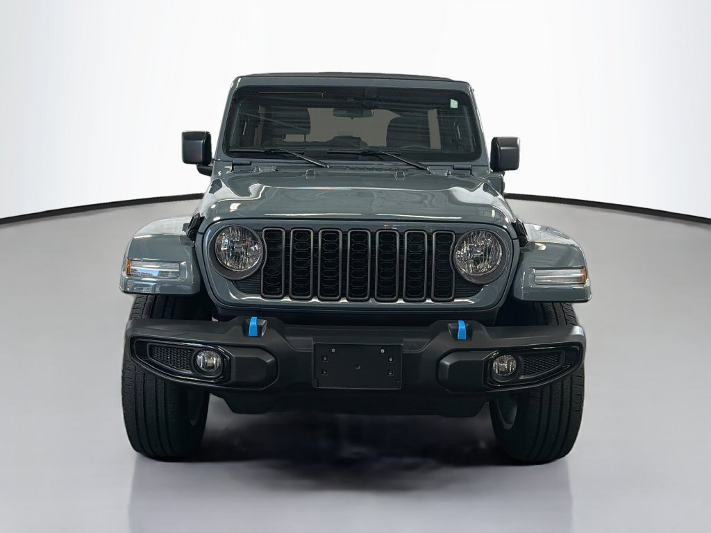 Used 2024 Jeep Wrangler Unlimited w/ Convenience Group AWD/4WD image 2