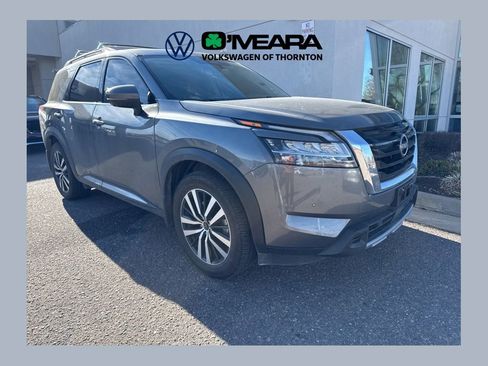 Used 2023 Nissan Pathfinder Platinum image 1