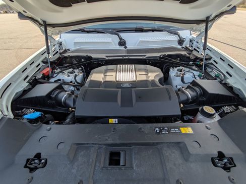 Certified 2025 Land Rover Defender 110 X-Dynamic SE image 31