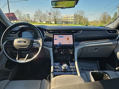 Used 2022 Jeep Grand Cherokee L Overland w/ Luxury Tech Group IV image 5