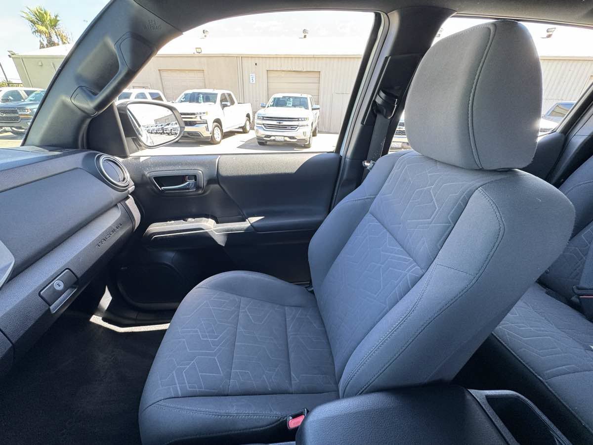 Used 2019 Toyota Tacoma TRD Off-Road w/ Technology Package AWD/4WD image 35