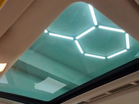 Used 2016 Mercedes-Benz E 350 4MATIC Sedan image 35