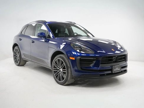 Certified 2025 Porsche Macan image 8