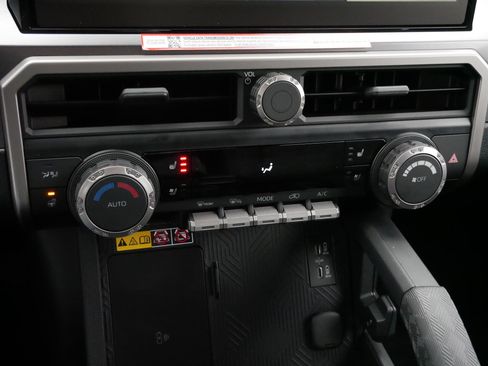 Certified 2025 Toyota 4Runner TRD Off-Road Premium image 23