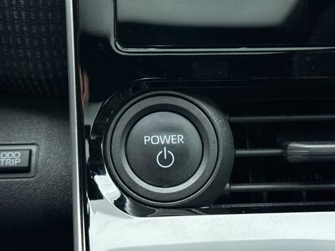 Used 2025 Toyota bZ4X AWD image 22