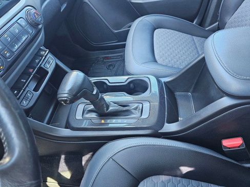 Used 2017 Chevrolet Colorado Z71 AWD/4WD image 33