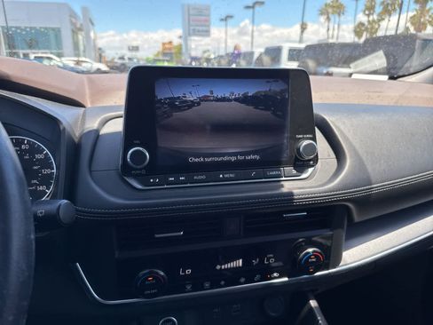 Used 2023 Nissan Rogue SV FWD image 30