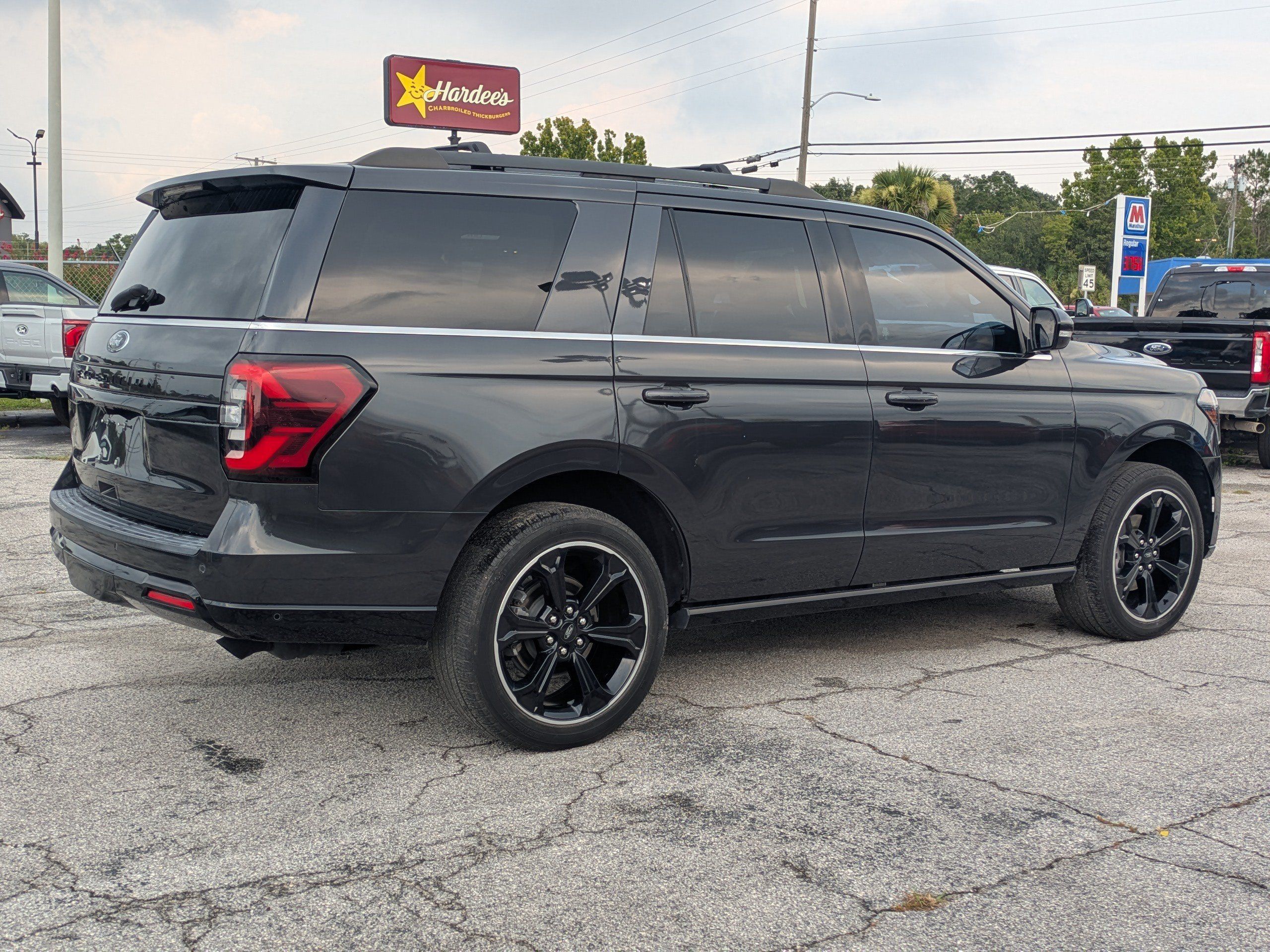 Used 2022 Ford Expedition Limited AWD/4WD image 4