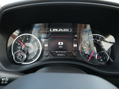 Used 2022 RAM 1500 Big Horn AWD/4WD image 6