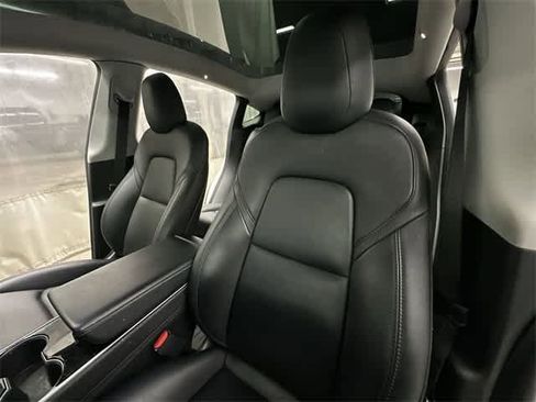 Used 2021 Tesla Model Y Long Range image 15