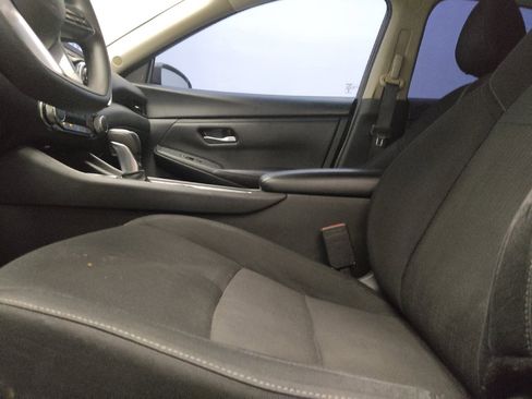 Used 2024 Nissan Sentra SV FWD image 17