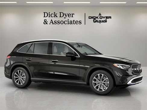 Used 2025 Mercedes-Benz GLC 300 GLC 300 image 2