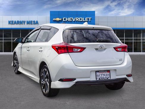 Used 2018 Toyota Corolla iM w/ Carpet Mat Package (TMS) FWD image 4